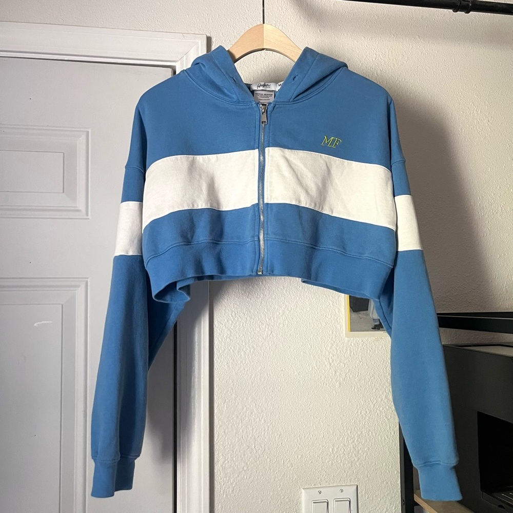 THE MAYFAIR GROUP blue white striped cotton terry cropped embroidered hoodie